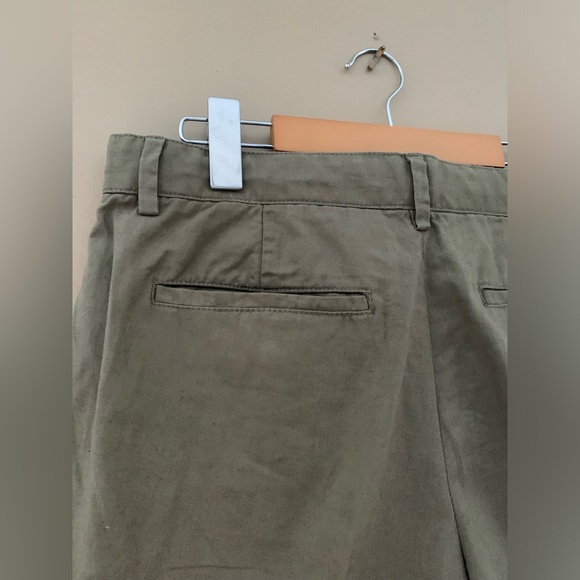 Banana Republic Linen Blend Green Shorts - Picture 4 of 8